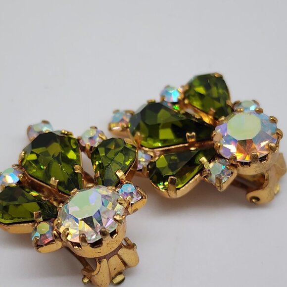 Vintage Austrian Rhinestone Clip-on Earrings on Gold Tone Metal Green and Irides - Picture 12 of 15